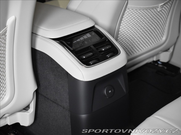 Volvo Ostatní modely XC90 2,0 T8 AWD Plus Bright 2025