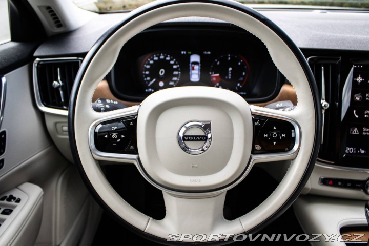 Volvo S90 D5 2.0L Drive-E Inscript 2017