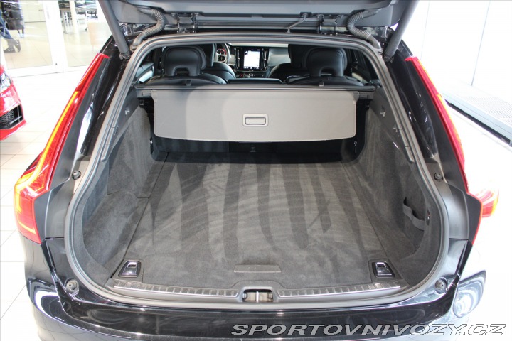 Volvo V90 D5 AWD R-Design PilotA / 2019