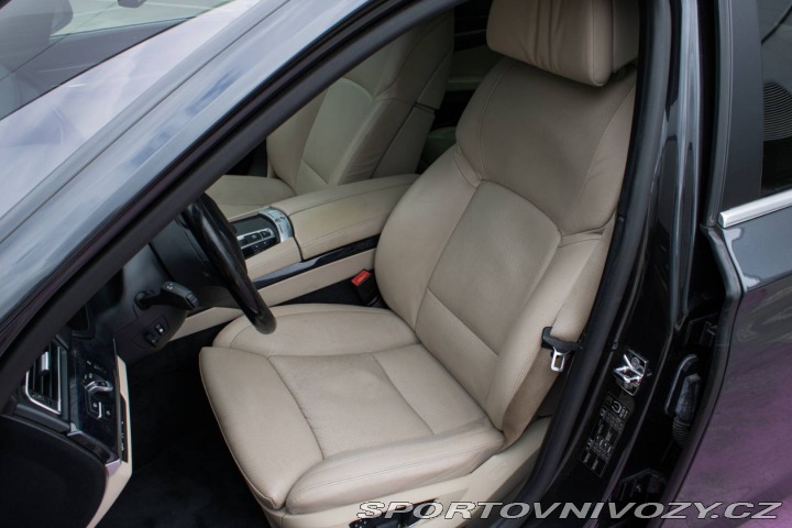 BMW 7 750i 4.4 V8 - ZÁRUKA 1 r 2011