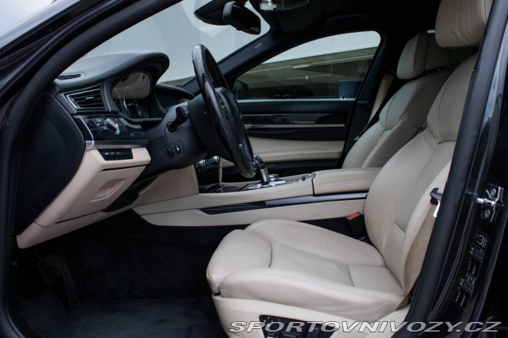BMW 7 750i 4.4 V8 - ZÁRUKA 1 r 2011