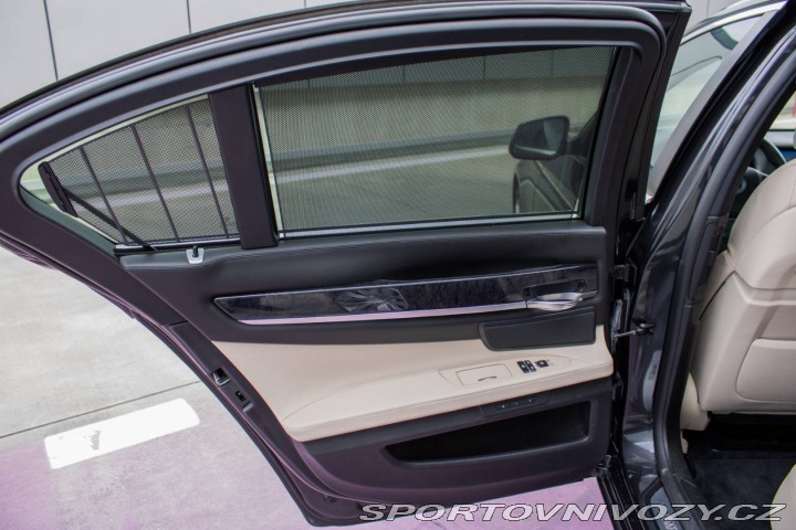 BMW 7 750i 4.4 V8 - ZÁRUKA 1 r 2011