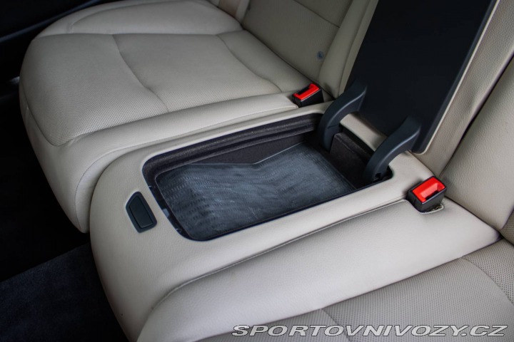 BMW 7 750i 4.4 V8 TOP Stav/SK 2011