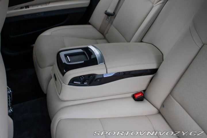 BMW 7 750i 4.4 V8 - ZÁRUKA 1 r 2011