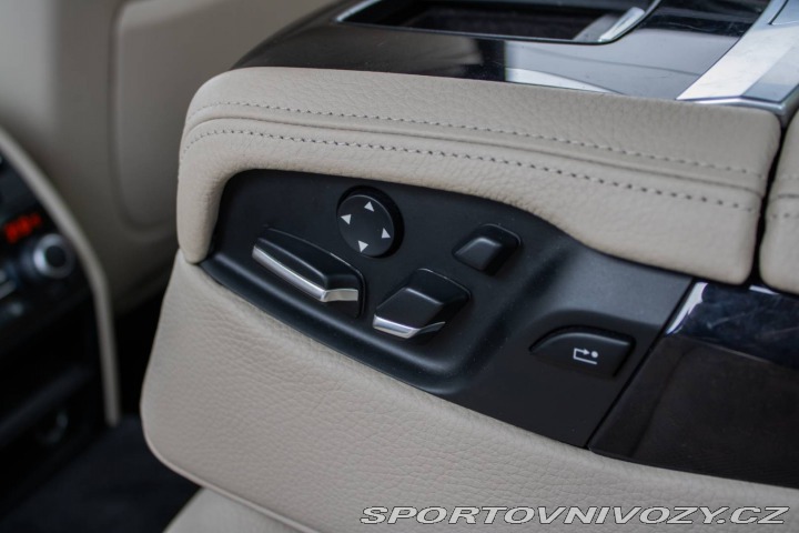 BMW 7 750i 4.4 V8 TOP Stav/SK 2011