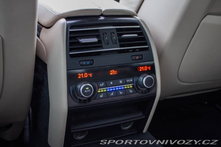 BMW 7 750i 4.4 V8 - ZÁRUKA 1 r 2011