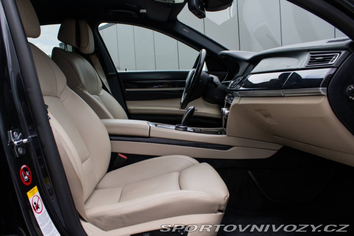 BMW 7 750i 4.4 V8 TOP Stav/SK 2011
