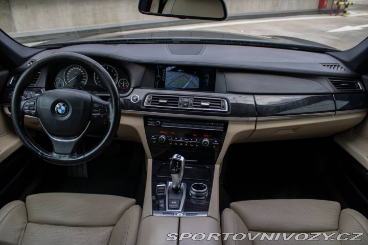 BMW 7 750i 4.4 V8 - ZÁRUKA 1 r 2011