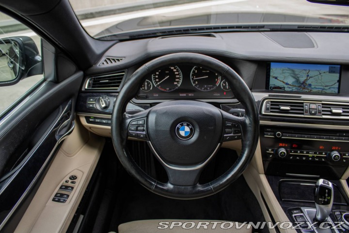 BMW 7 750i 4.4 V8 - ZÁRUKA 1 r 2011
