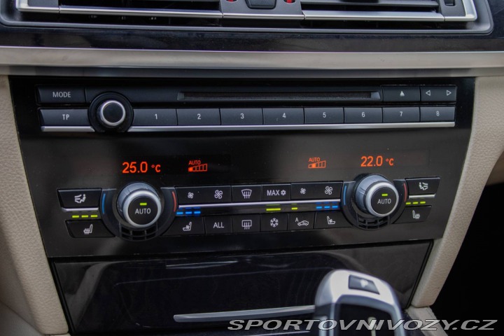 BMW 7 750i 4.4 V8 - ZÁRUKA 1 r 2011