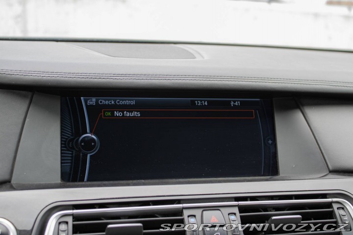 BMW 7 750i 4.4 V8 - ZÁRUKA 1 r 2011