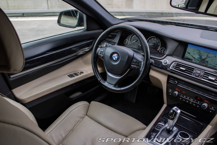BMW 7 750i 4.4 V8 - ZÁRUKA 1 r 2011