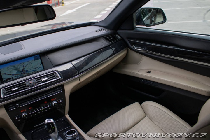 BMW 7 750i 4.4 V8 - ZÁRUKA 1 r 2011