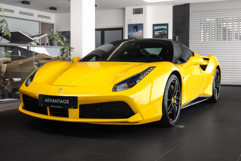 Ferrari 488 Lift/Carbon/GialloModena