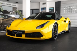 Ferrari 488 Lift/Carbon/GialloModena