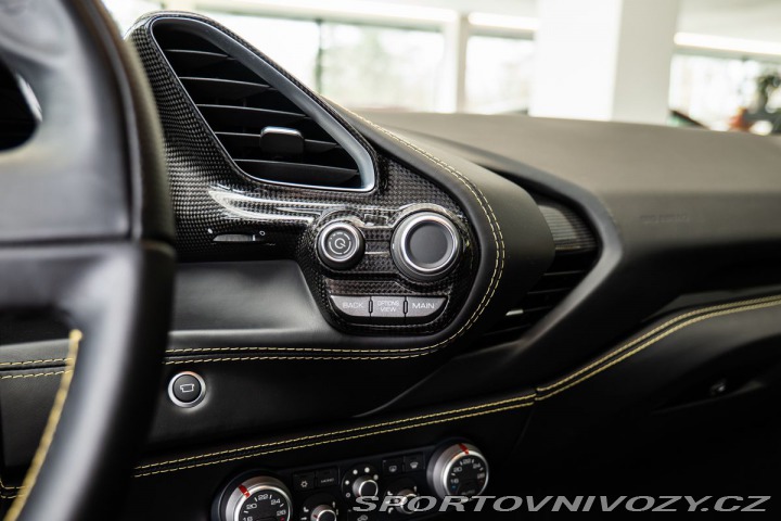 Ferrari 488 Lift/Carbon/GialloModena 2016