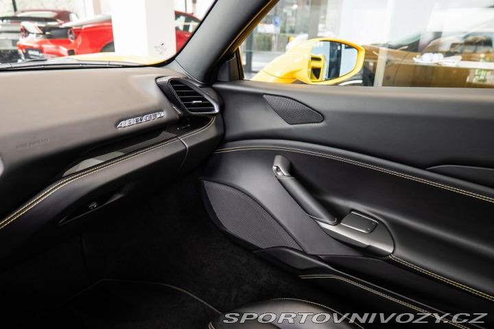 Ferrari 488 Lift/Carbon/GialloModena 2016