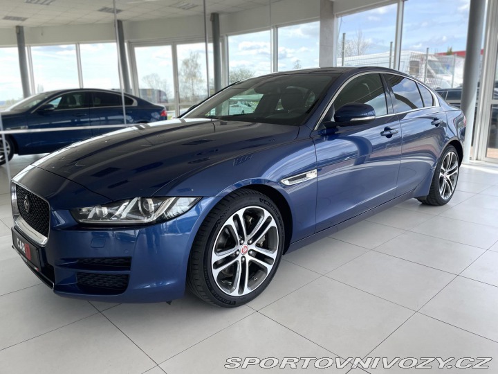 Jaguar XE 25t 177kW*Aut*Xenon*Prest 2015