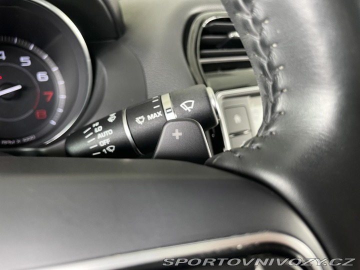Jaguar XE 25t 177kW*Aut*Xenon*Prest 2015