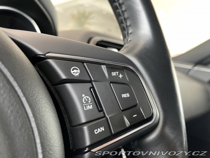 Jaguar XE 25t 177kW*Aut*Xenon*Prest 2015