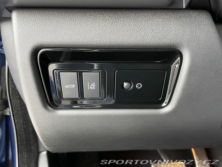 Jaguar XE 25t 177kW*Aut*Xenon*Prest 2015