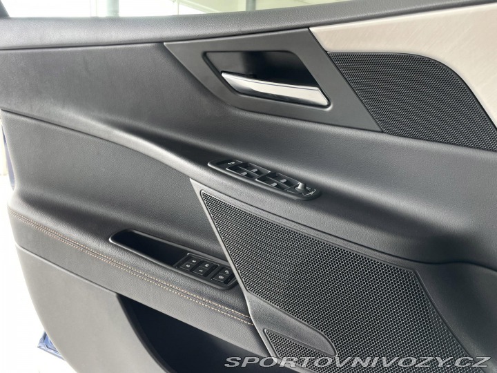 Jaguar XE 25t 177kW*Aut*Xenon*Prest 2015