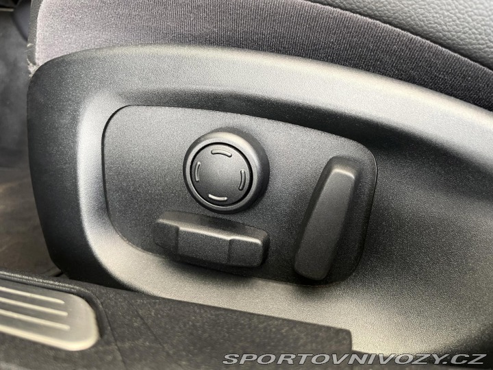 Jaguar XE 25t 177kW*Aut*Xenon*Prest 2015
