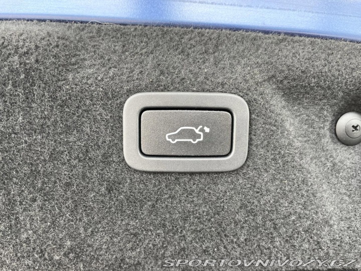 Jaguar XE 25t 177kW*Aut*Xenon*Prest 2015