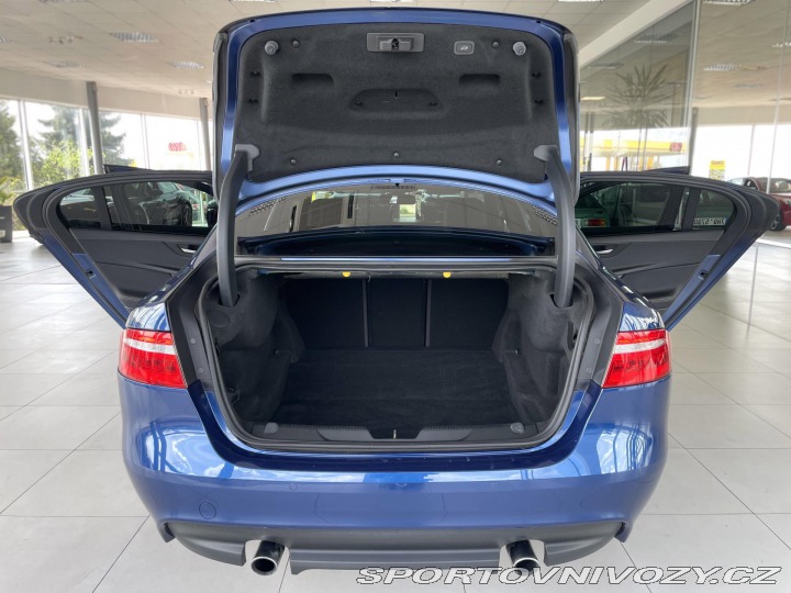 Jaguar XE 25t 177kW*Aut*Xenon*Prest 2015