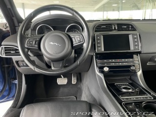 Jaguar XE 25t 177kW*Aut*Xenon*Prest 2015