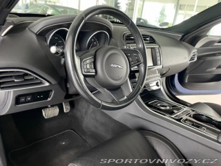 Jaguar XE 25t 177kW*Aut*Xenon*Prest 2015