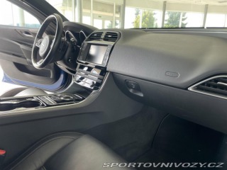 Jaguar XE 25t 177kW*Aut*Xenon*Prest 2015