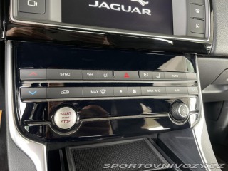 Jaguar XE 25t 177kW*Aut*Xenon*Prest 2015