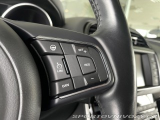 Jaguar XE 25t 177kW*Aut*Xenon*Prest 2015