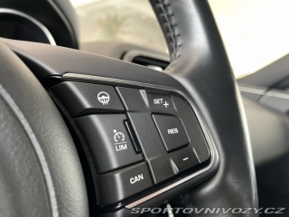 Jaguar XE 25t 177kW*Aut*Xenon*Prest 2015