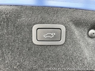 Jaguar XE 25t 177kW*Aut*Xenon*Prest 2015