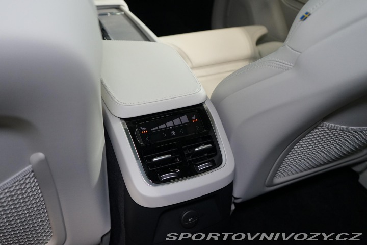 Volvo Ostatní modely XC90 T8 AWD Recharge B&W N 2024