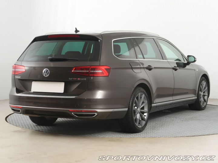 Volkswagen Ostatní modely Passat Highline 2.0 BiTDI 2016