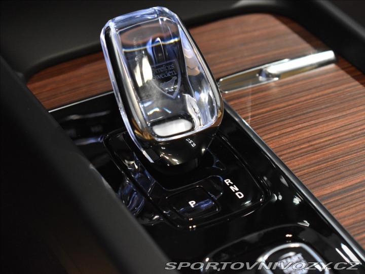 Volvo Ostatní modely XC60 2,0 T6 AWD Ultra Dark Pl 2025