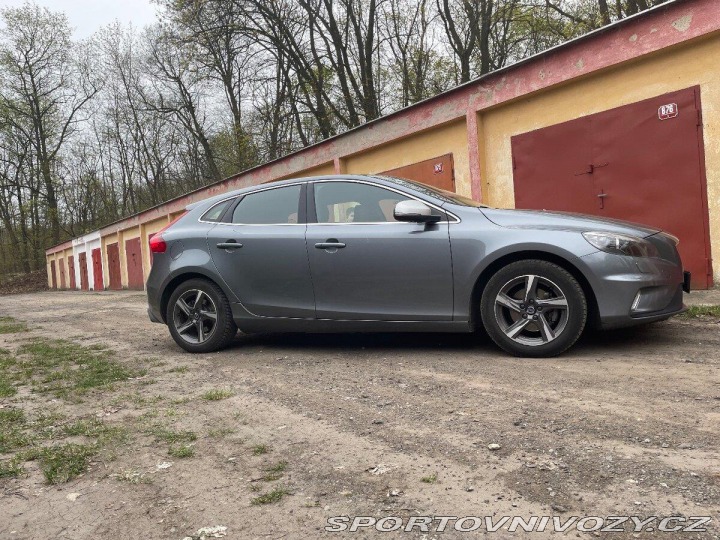 Volvo V40 2,0 R design 1800