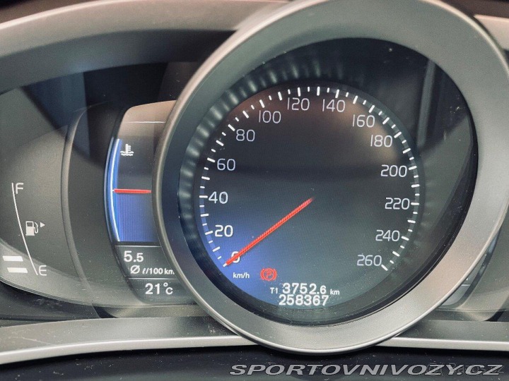 Volvo V40 2,0 R design 1800