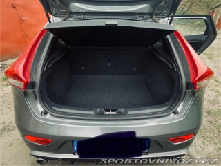 Volvo V40 2,0 R design 1800