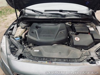 Volvo V40 2,0 R design 1800