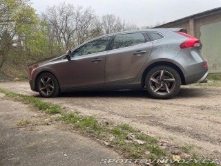 Volvo V40 2,0 R design 1800