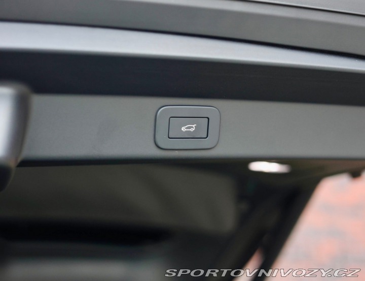 Ostatní značky Ostatní modely Land Rover Range Rover Sport SV Edition One 4,4 V8, 6 2024