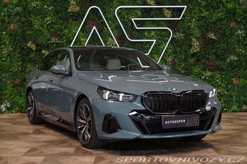 BMW 5 550e xDrive B&W Pano