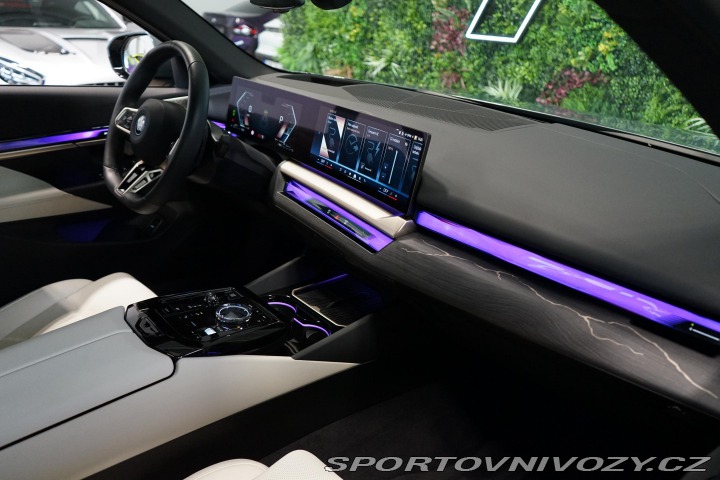 BMW 5 550e xDrive B&W Pano 2024