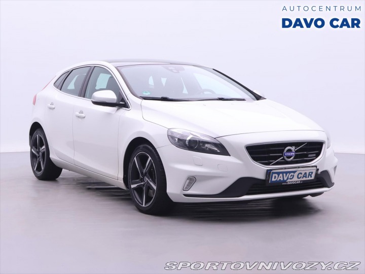 Volvo V40 2,0 D4 140kW CZ R design 2015