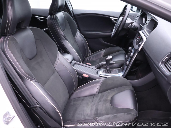 Volvo V40 2,0 D4 140kW CZ R design 2015