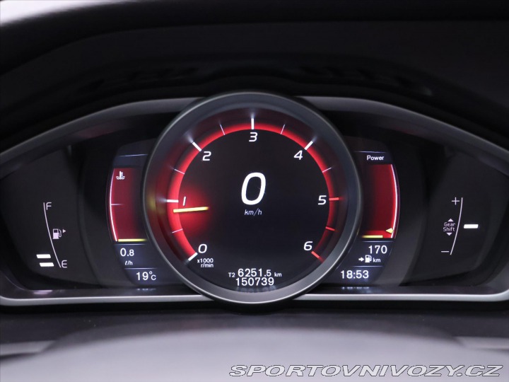 Volvo V40 2,0 D4 140kW CZ R design 2015